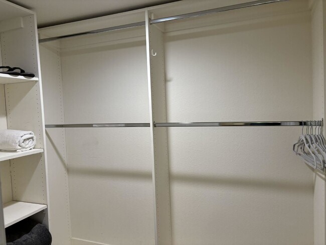 Building Photo - Furnished or Not! Gated, 3 Bedrooms, pool/spa