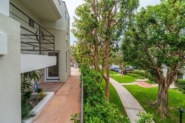 Building Photo - Beautiful Hermosa Beach Townhome Rental!