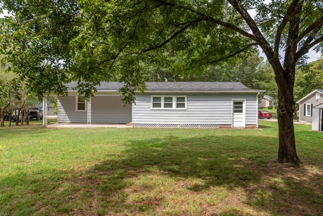 Building Photo - 210 Balfour Dr