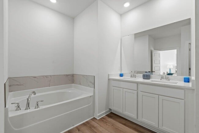 Building Photo - 423 Arrowwood Blvd