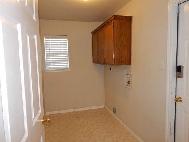 Building Photo - 106 Cedar Ridge Dr