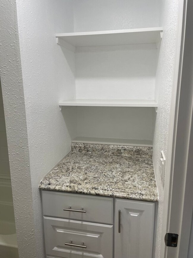 Building Photo - Adorable Newly Remodeled Rancher in Reardan