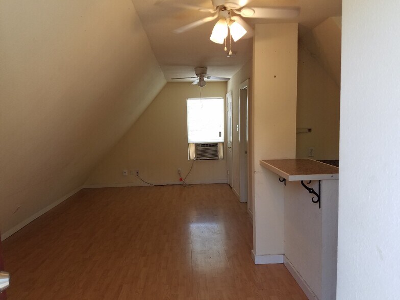 Building Photo - 619 Washburn St