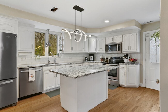 Building Photo - 253 Porter Ave