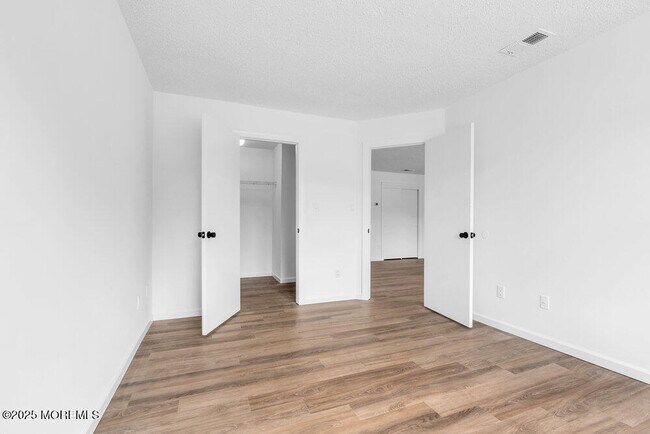 Building Photo - 56 Diane Dr