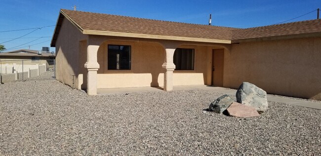 Building Photo - 3181 Sombrero Dr