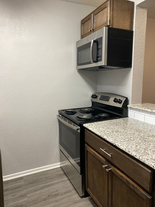 Building Photo - Hulen Park Place