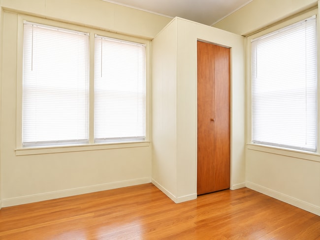 Building Photo - Spacious 2BR + Sunroom Main Floor in NE Arts District – Steps to Logan Park & Breweries