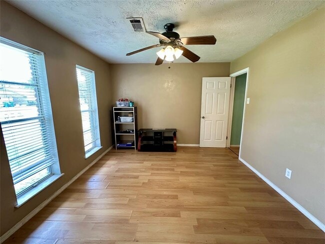 Building Photo - 1820 Aspen Ln