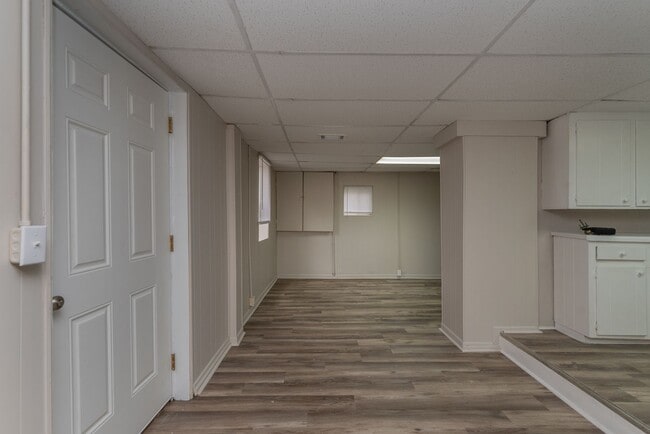 Building Photo - 1/2 OFF 2ND MONTH'S RENT! Updated 1 bed/1 ...