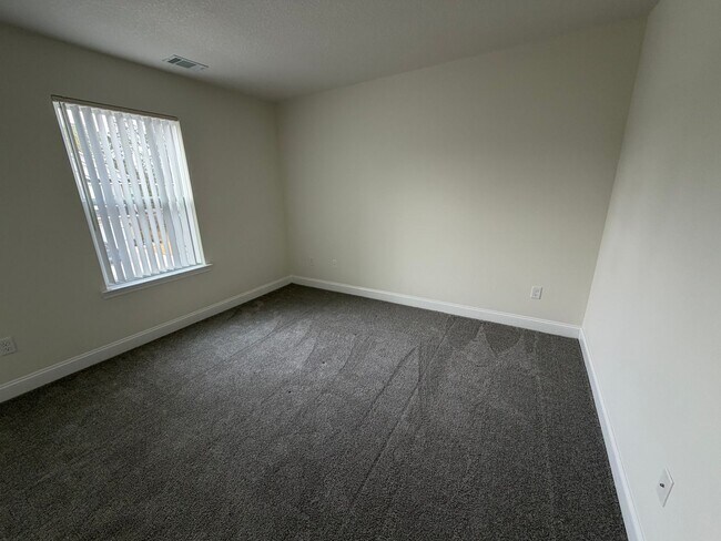 Building Photo - FOR RENT