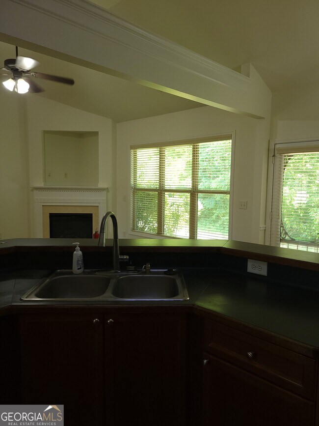 Building Photo - 175 Spinner Dr