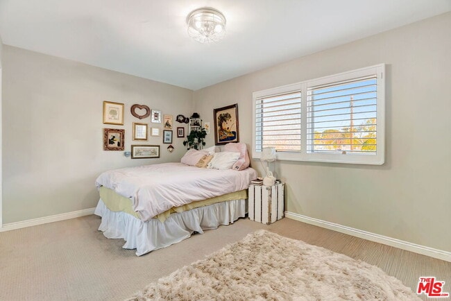 Building Photo - 4952 Placidia Ave