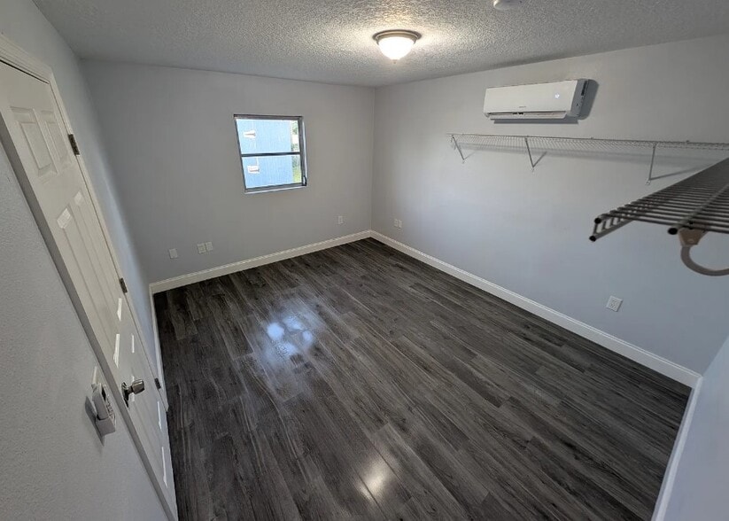 Bed Room - 608 Tangerine St