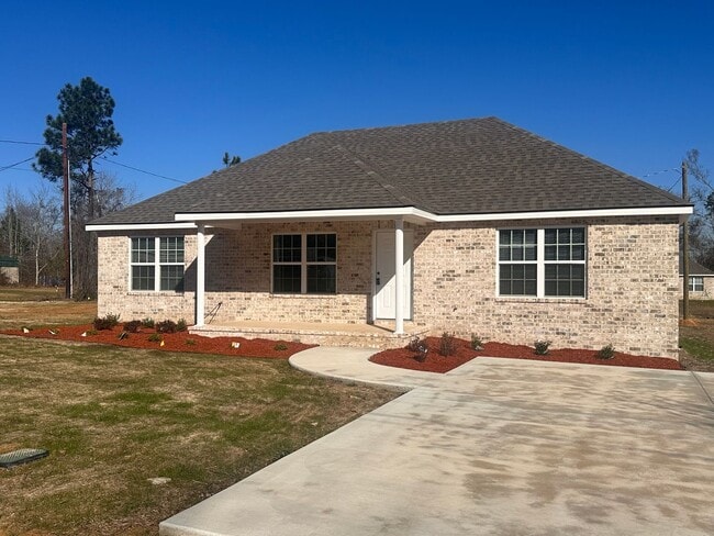 Building Photo - 3 Bed 2 Bath Brick House - Fenced in Backyard