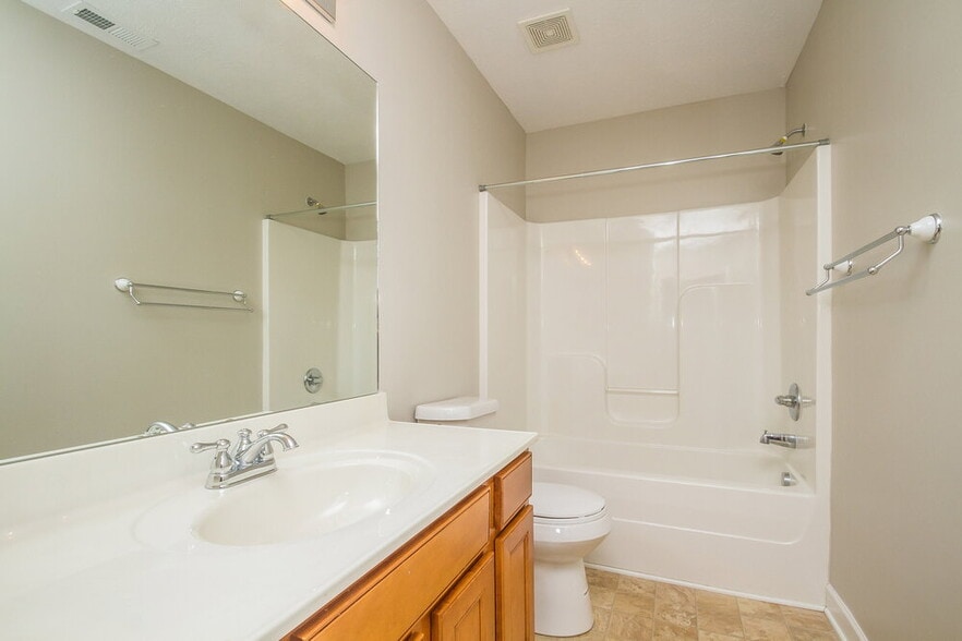 Building Photo - 904 Summercrest Cove
