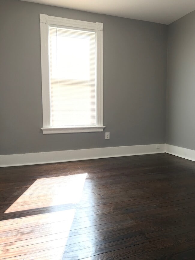 Building Photo - 353 Poplar St