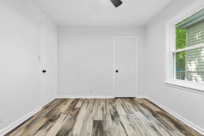 Building Photo - 317 Ross Ave