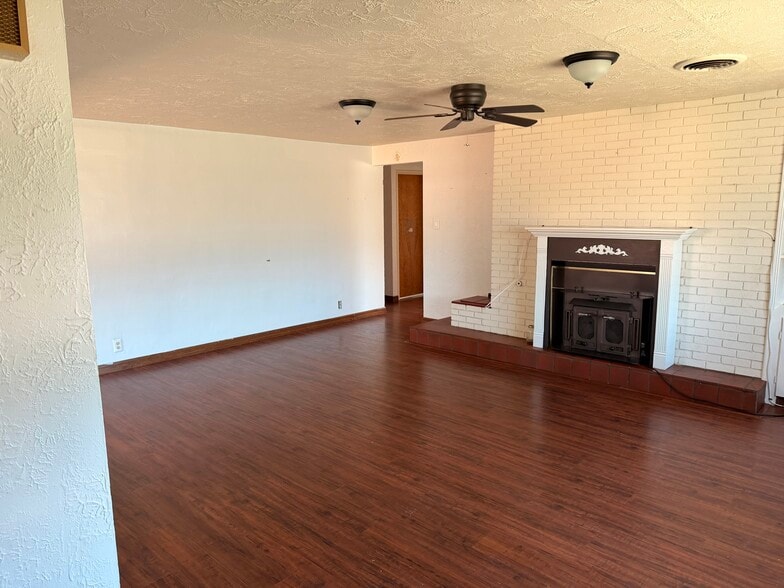 Building Photo - 113 Stull Ct
