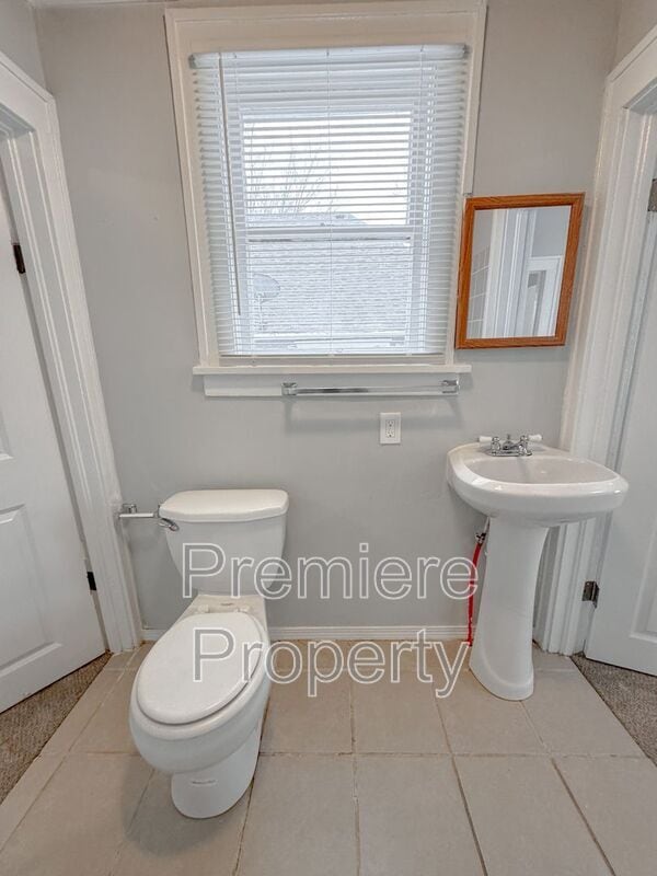 Building Photo - 1537 S Willow Ave