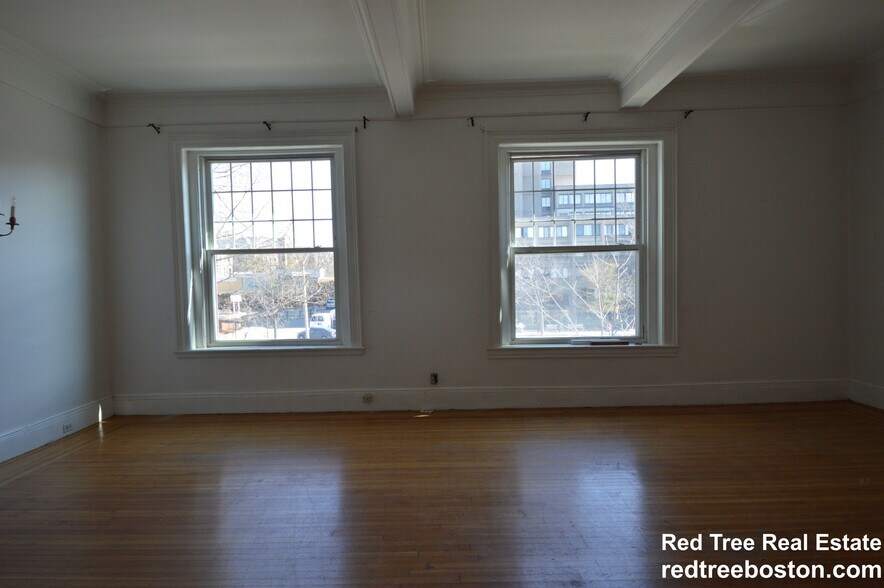 Building Photo - 1726 Beacon St