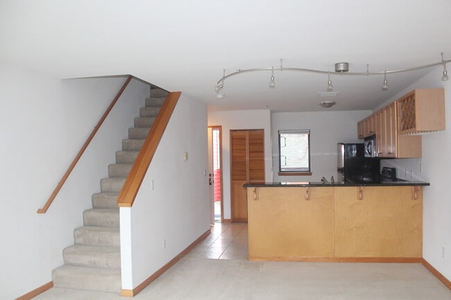 Building Photo - 920 NW Naito Pky