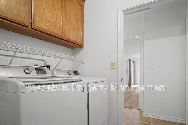 Building Photo - 5364 Dressage Dr