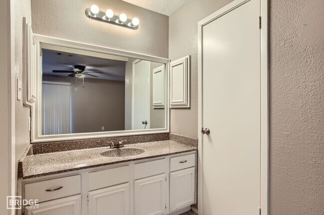 Building Photo - 5607 Circlegate Dr