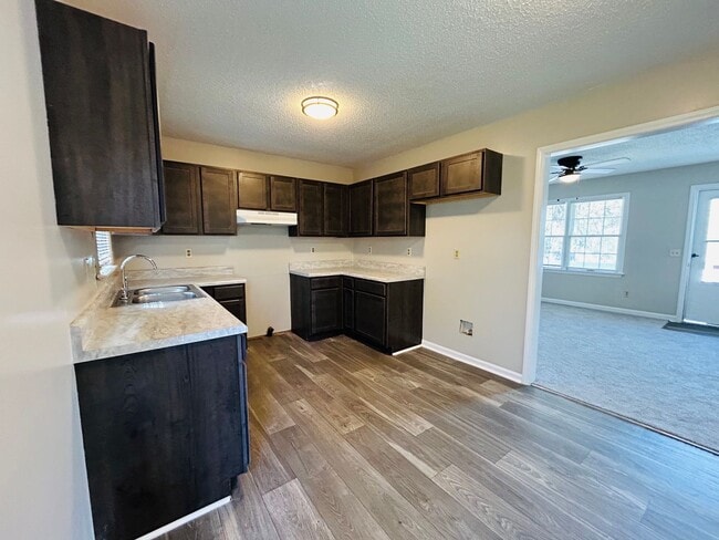 Building Photo - 404 A Poplar St