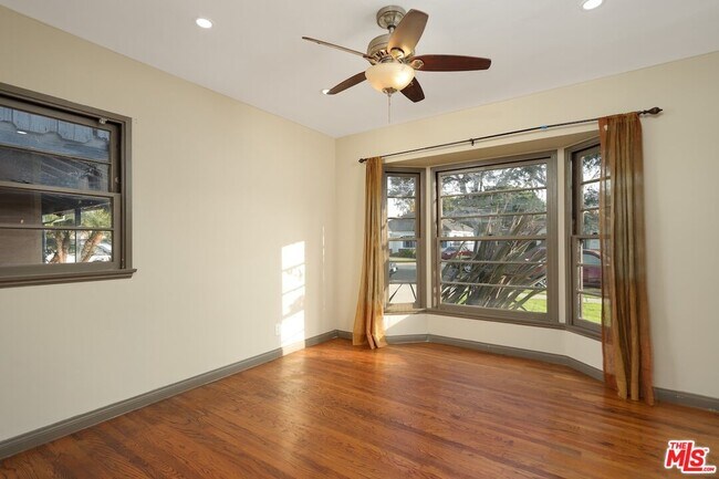 Building Photo - 2587 S Westgate Ave