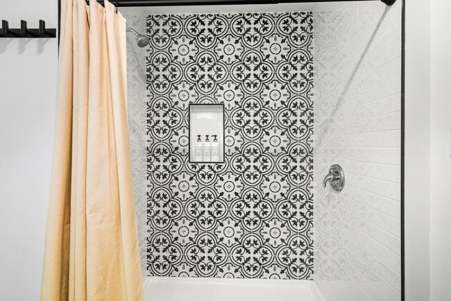 Building Photo - 1404 Lieta St