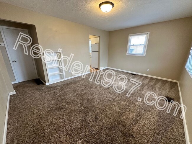 Building Photo - 3 Bed 1 Bath Home