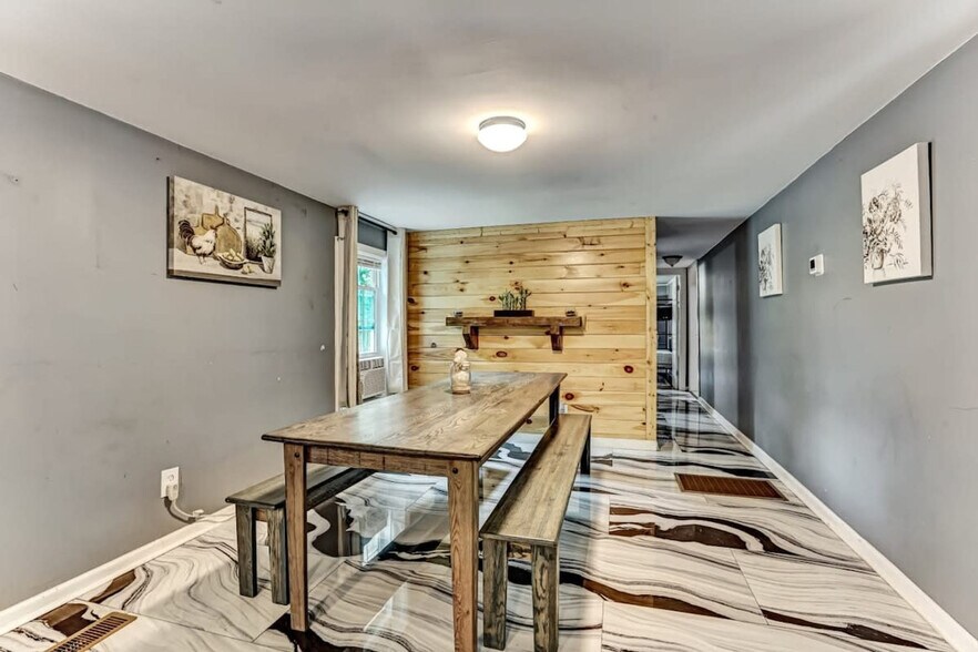 Building Photo - 561 Mendel Ave