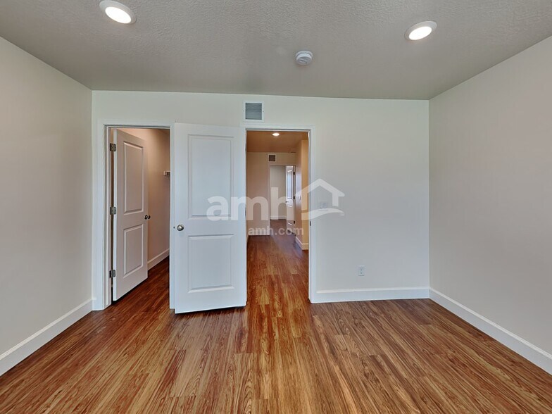Building Photo - 1223 White St
