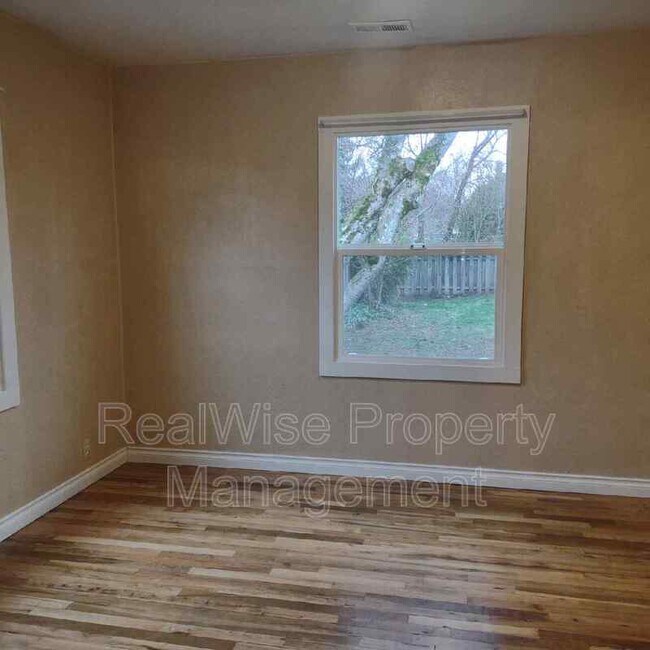 Building Photo - 375 W Birch Ct