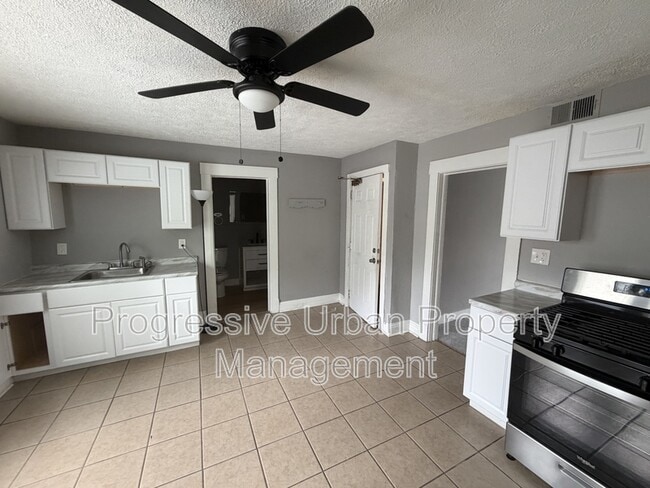Building Photo - 4520 Bush Ave