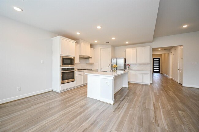 Building Photo - 9222 Dearborn Knoll Dr