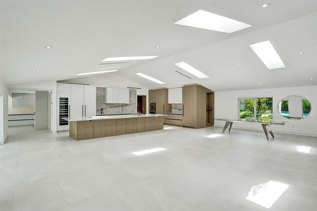 Building Photo - 2800 Banyan Blvd Cir NW