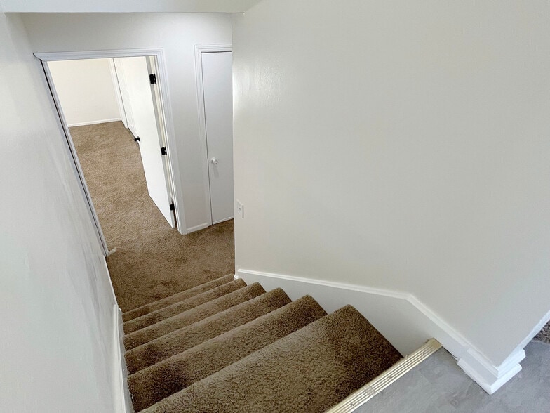 Building Photo - 7104 Orchard Ct