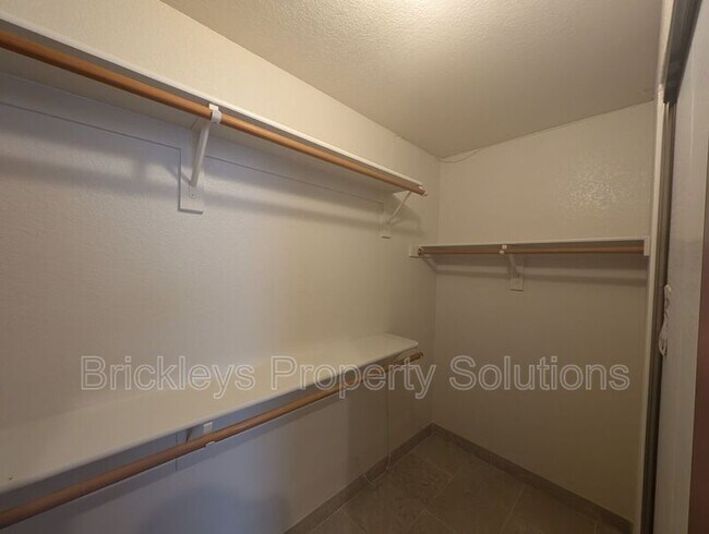 Building Photo - 9213 E Wood Dr