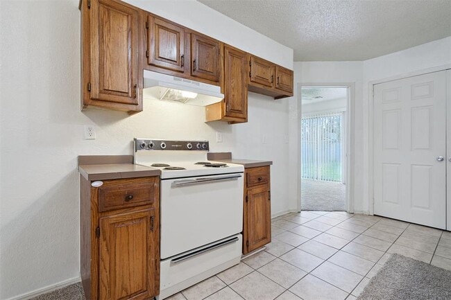 Building Photo - 6203 SE 47th St