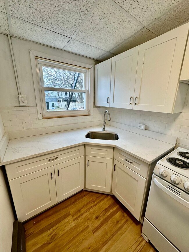 Building Photo - 315 N 6th St