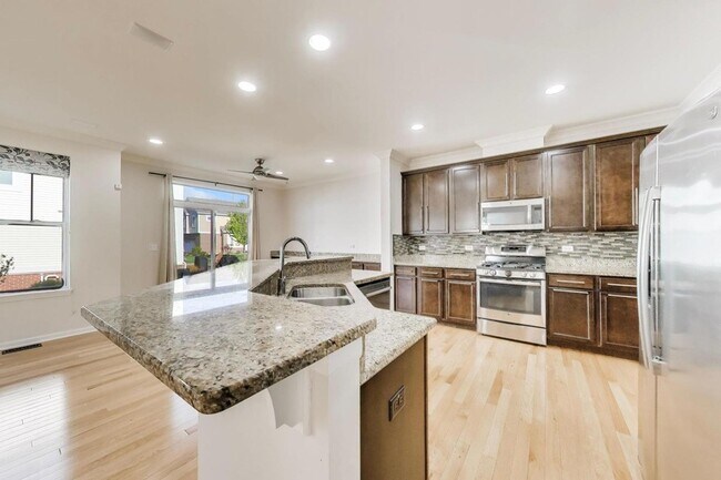 Building Photo - 2366 N Moseley Ct
