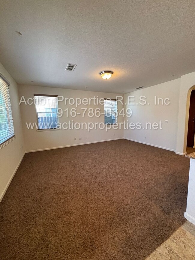 Building Photo - West Roseville Solar! 3 Bedroom, Plus den/...