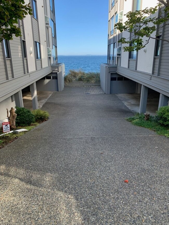 Building Photo - Must See Condo With A Phenomenal View!! $500 move in credit