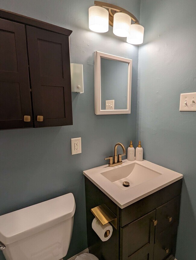 Building Photo - 1805 Bennett St