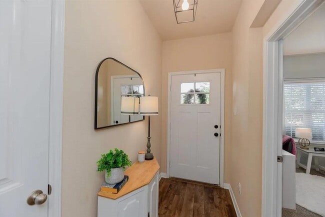 Building Photo - 652 Donegal Ln