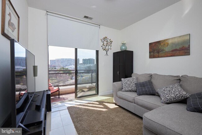 Building Photo - 1011 Arlington Blvd