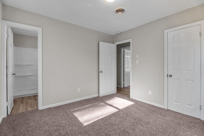 Building Photo - 620 Starling Way