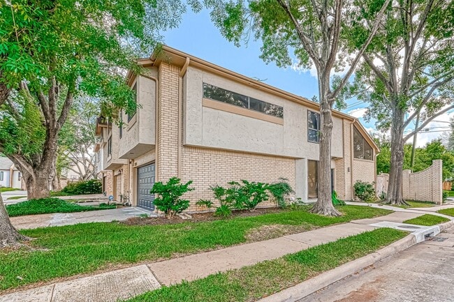 Building Photo - 5613 St Paul St